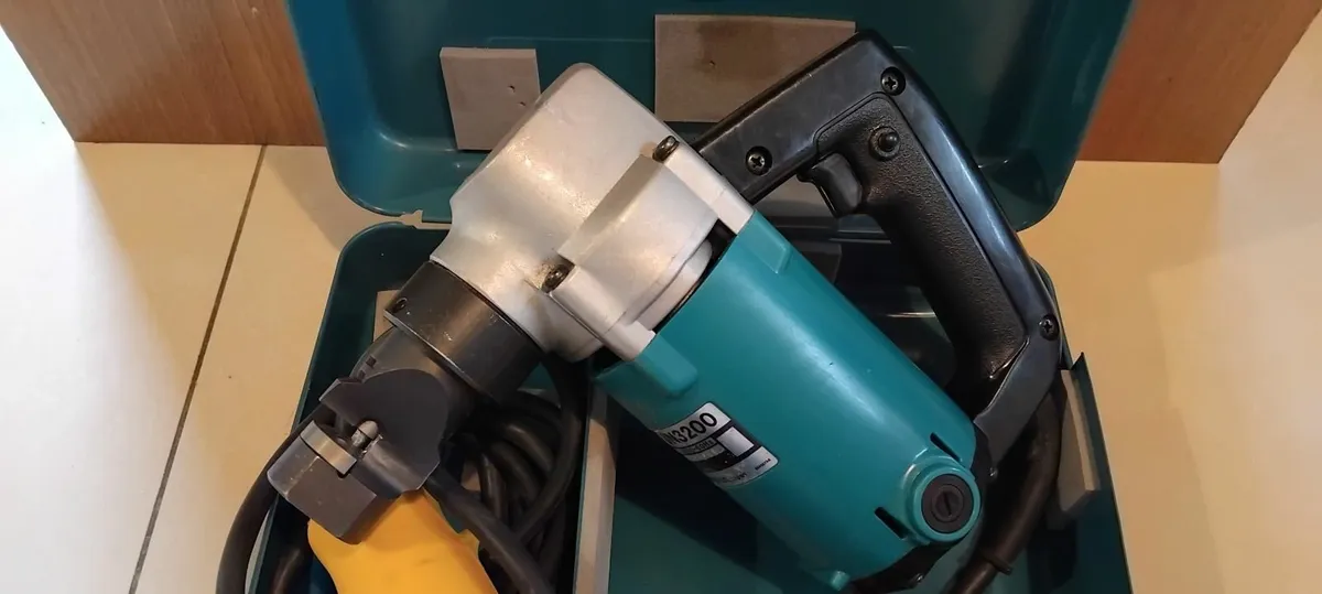 Makita JN3200 Tin Nibblers 110v - Image 3