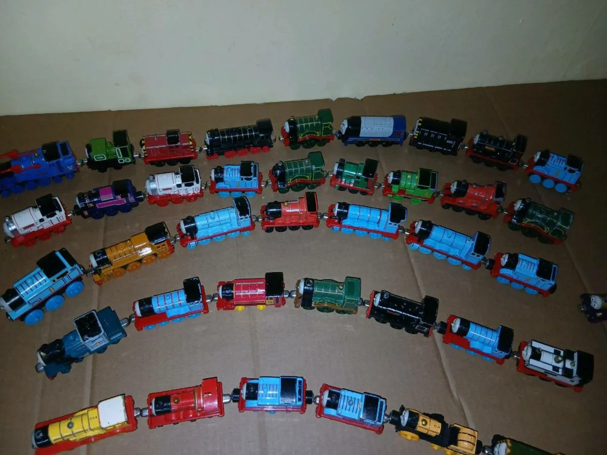 THOMAS AND FRENDS MAGNETIC TRAINS - Image 3