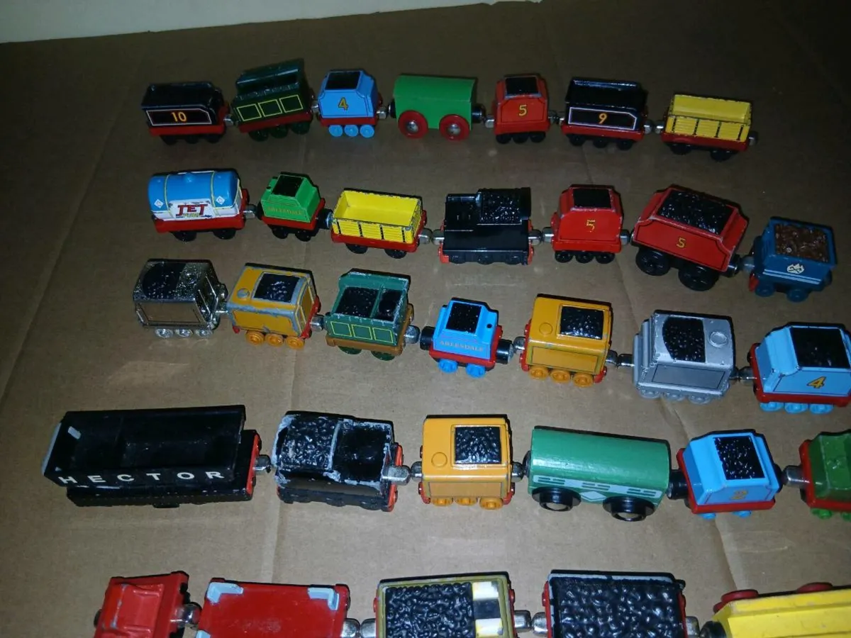 THOMAS AND FRENDS MAGNETIC TRAINS - Image 4