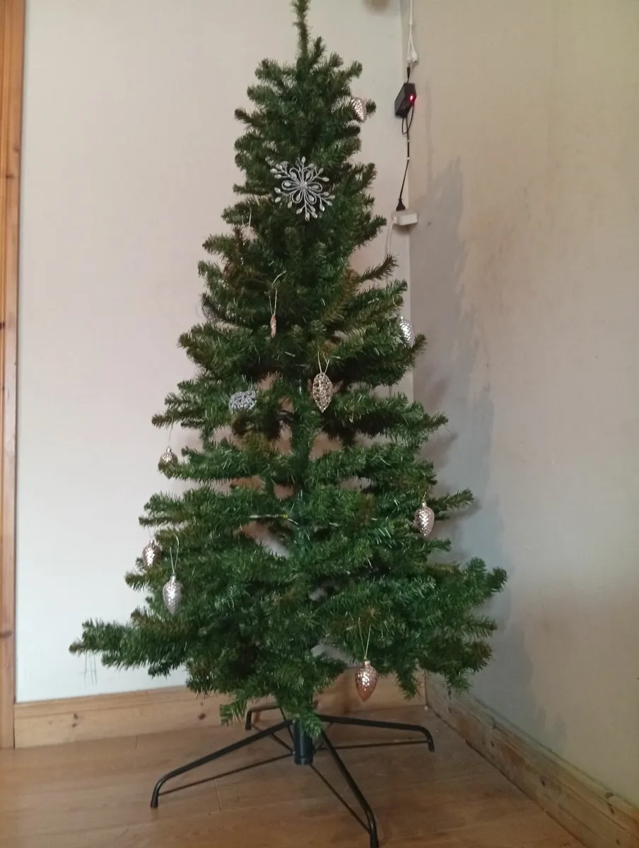 Deluxe 6ft Slim Nicolas Pine Christmas tree - Image 3