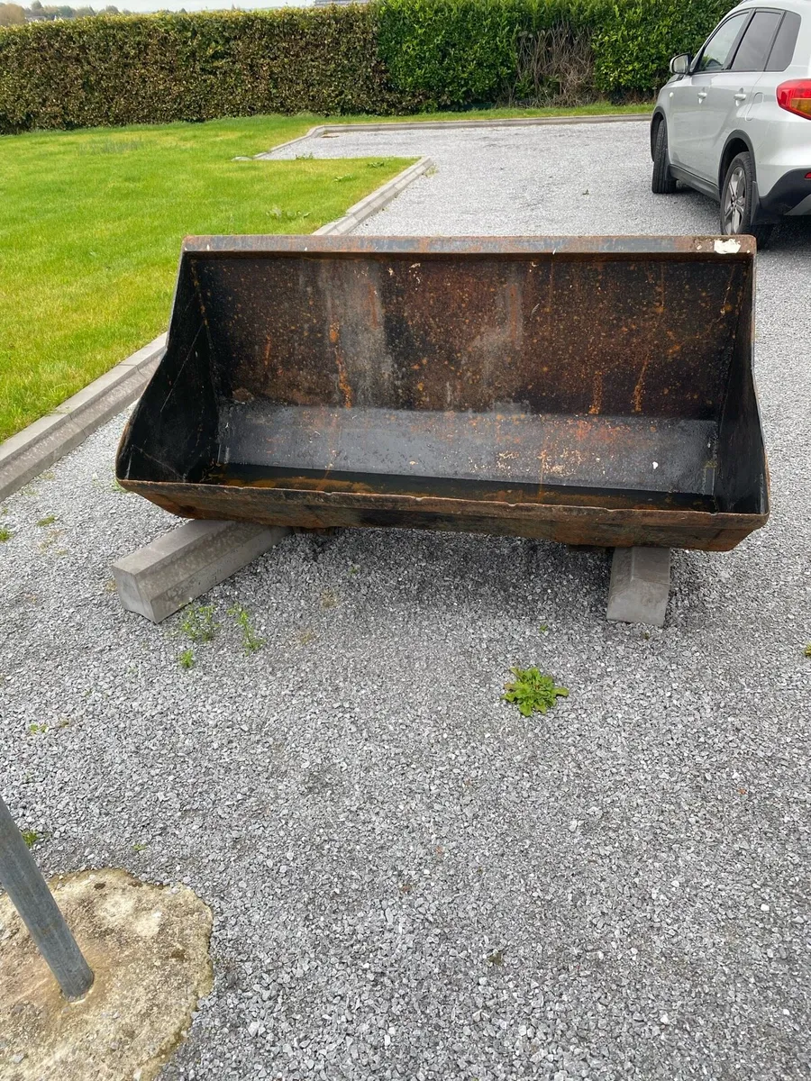 Front loader bucket - Image 1