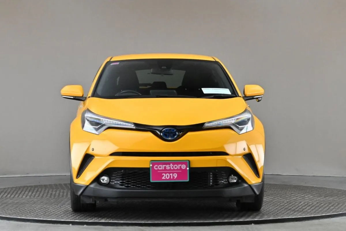 Toyota C-HR 1.8 Hybrid  reverse Cam carplay andro - Image 2