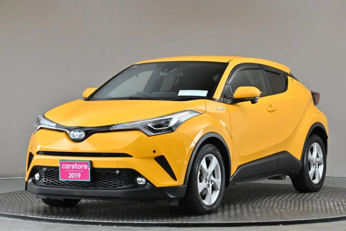 Toyota C-HR 1.8 Hybrid  reverse Cam carplay andro - Image 3