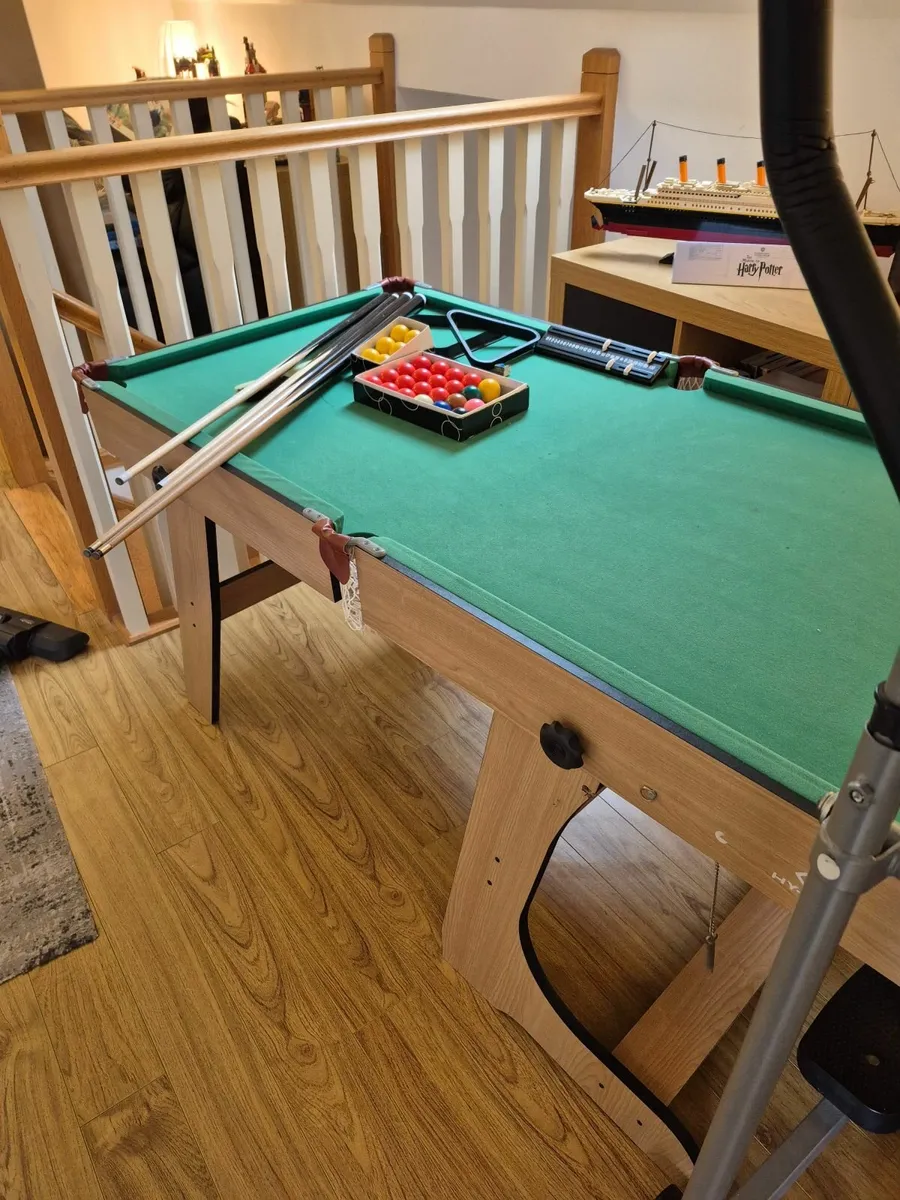 Pool table - Image 1