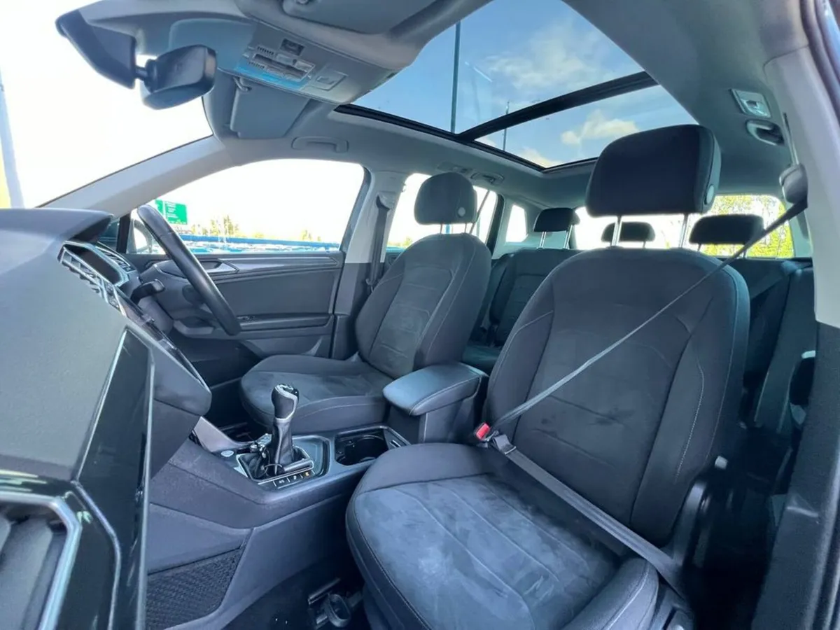 Volkswagen Tiguan ELEGANCE 2.0 TDI **HUGE SPEC** / - Image 2