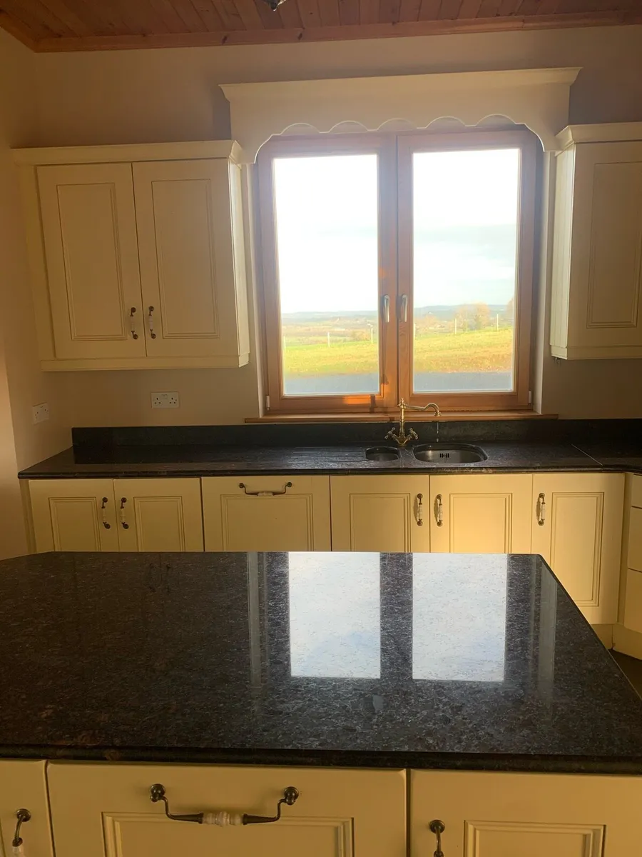 Granite counter top - Image 3