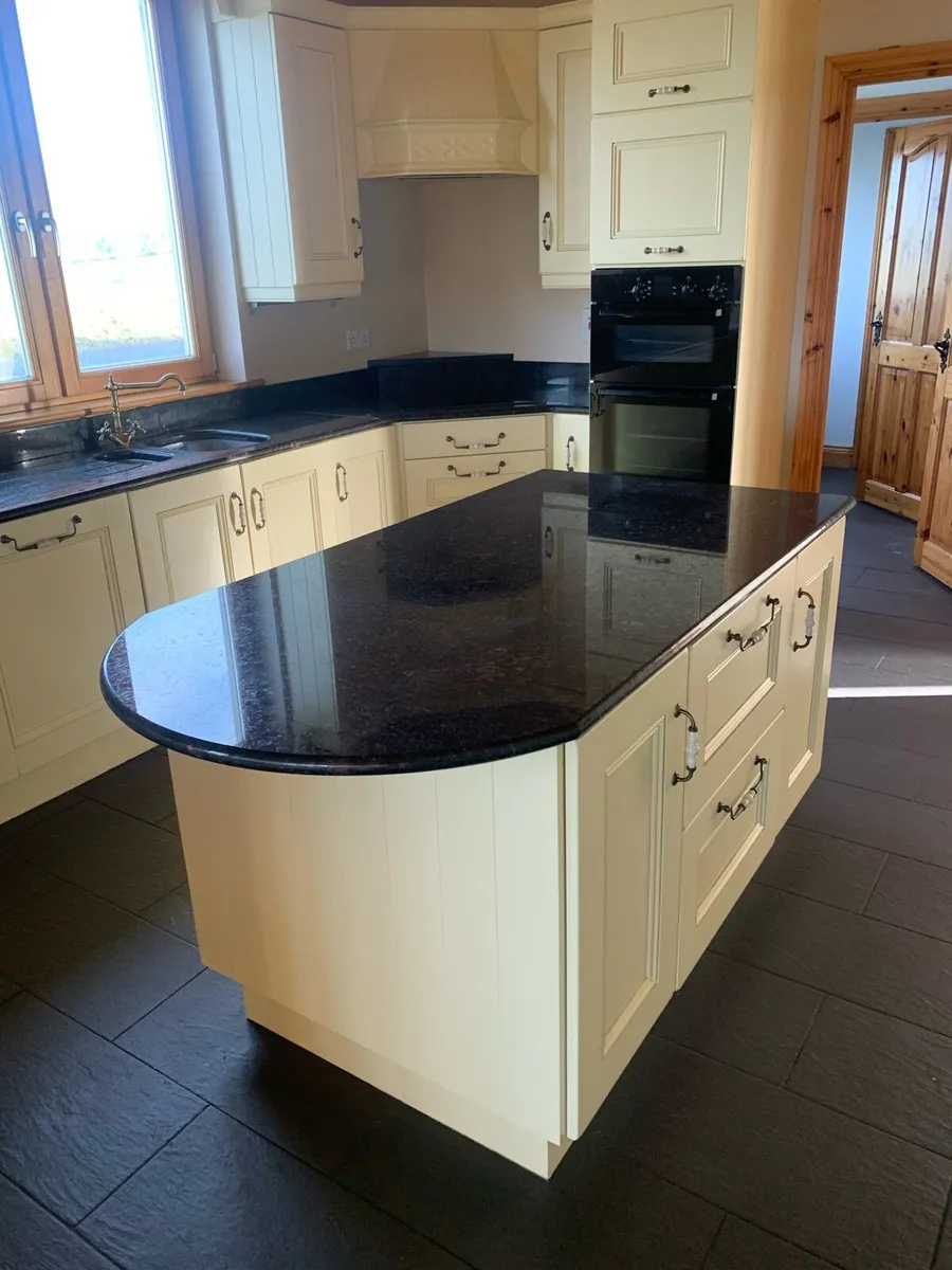 Kitchen doors and handles - Image 3