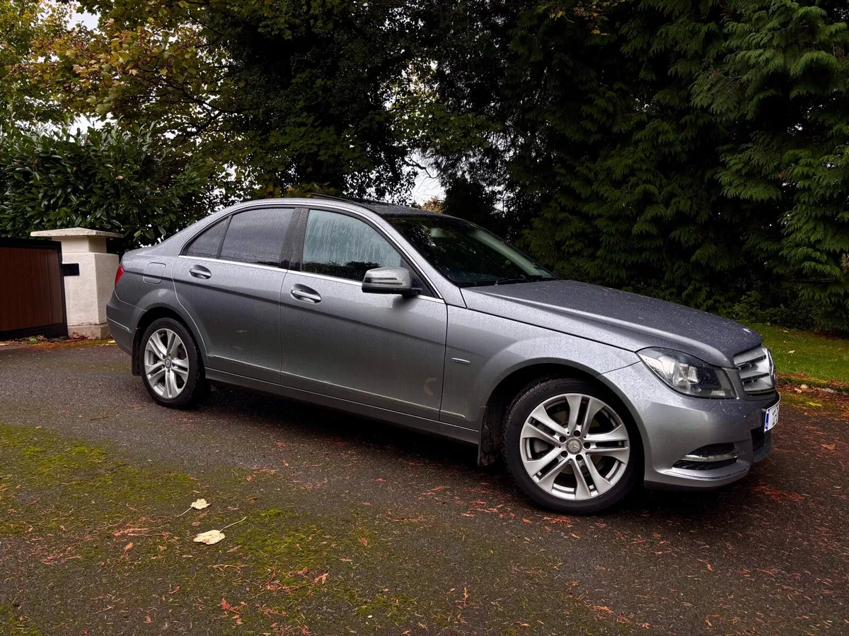 Mercedes-Benz C250d Sunroof LOW MILEAGE - Image 4