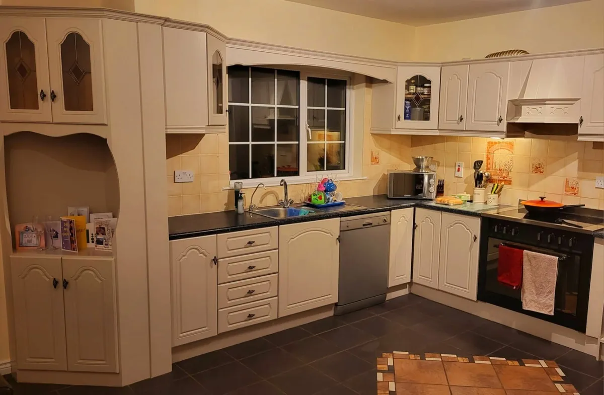 Full Kitchen - Image 1