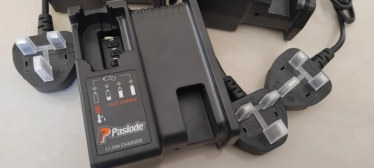 Paslode LI-ION Chargers 240v - Image 2