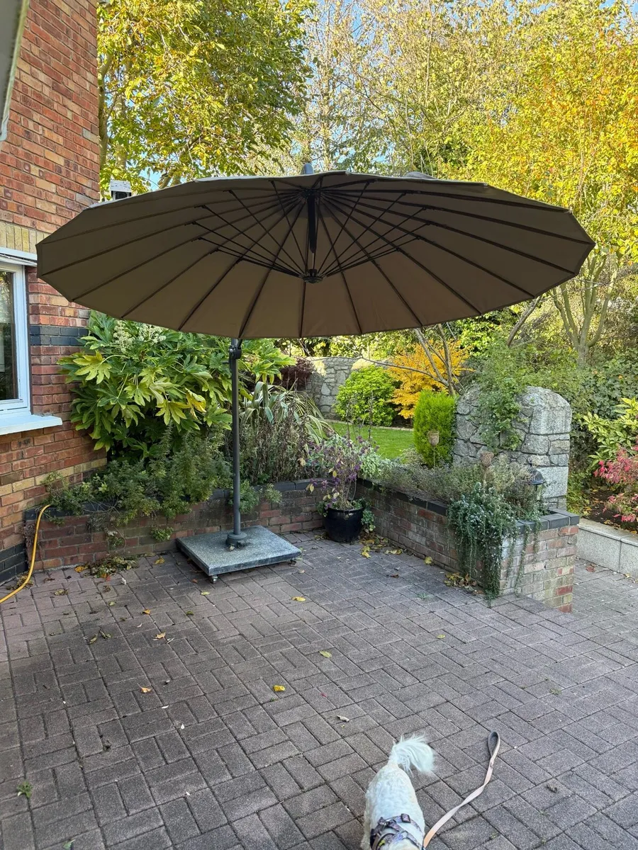 Cantilever parasol - Image 1