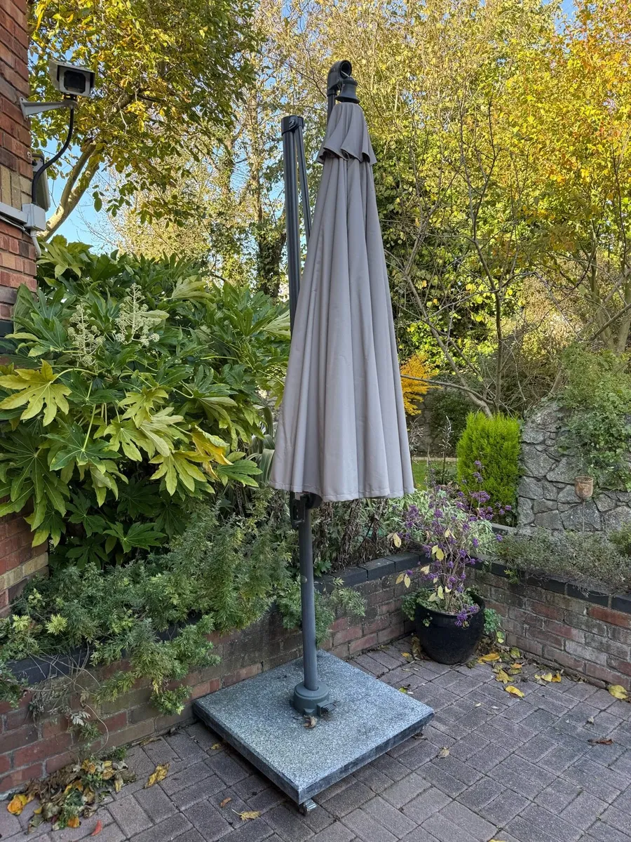 Cantilever parasol - Image 2