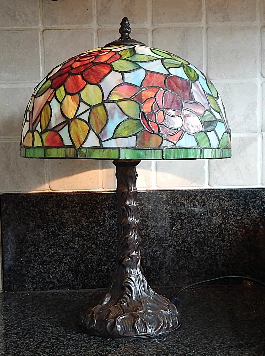 Tiffany Style Glass Table Lamp on Light Metal Base - Image 2