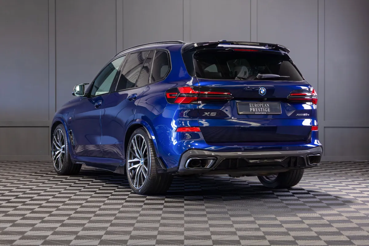 2025 BMW X5 X-Drive 50e M-Sport - Image 4