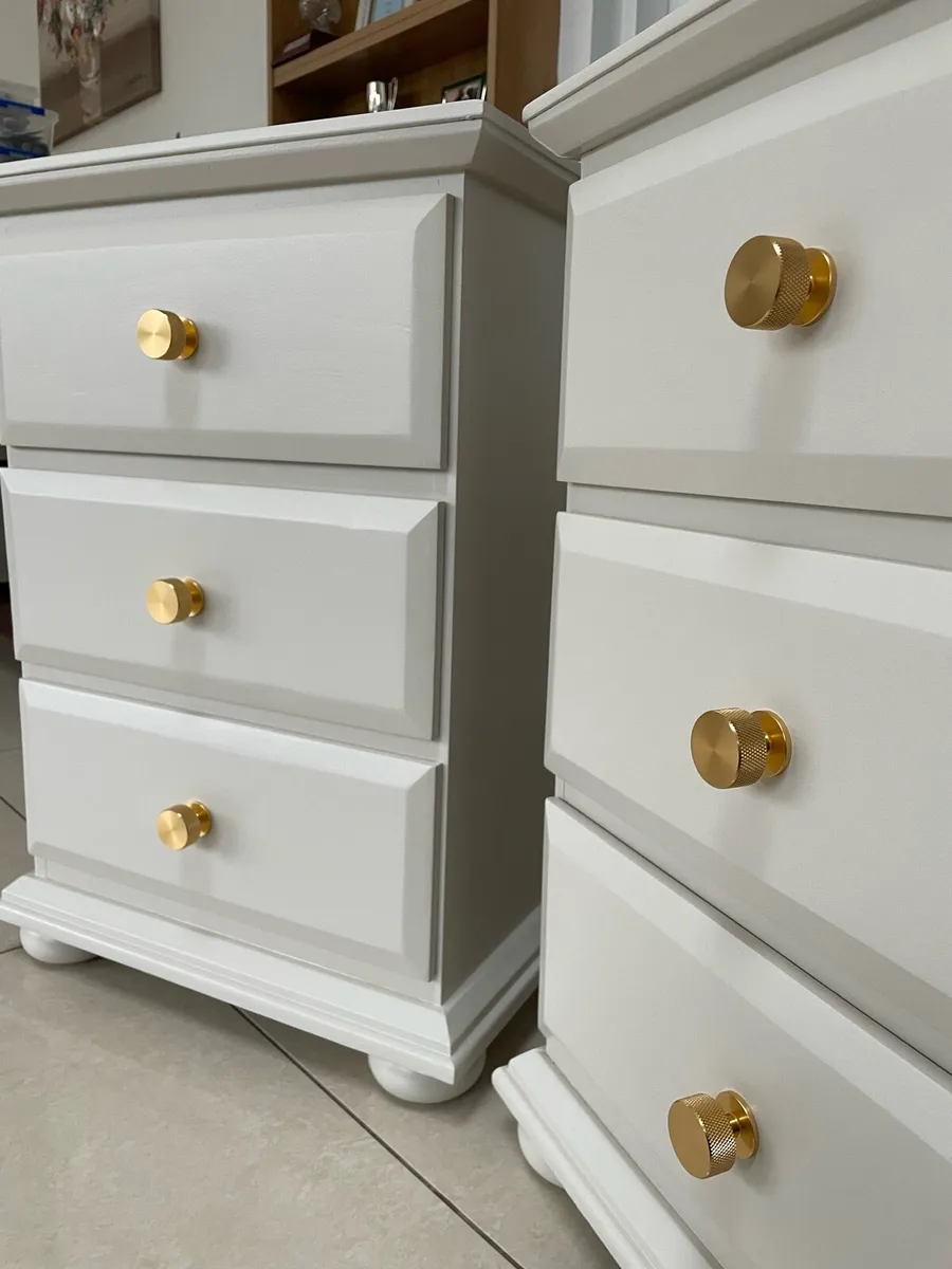 Pair of bedside lockers - Image 2