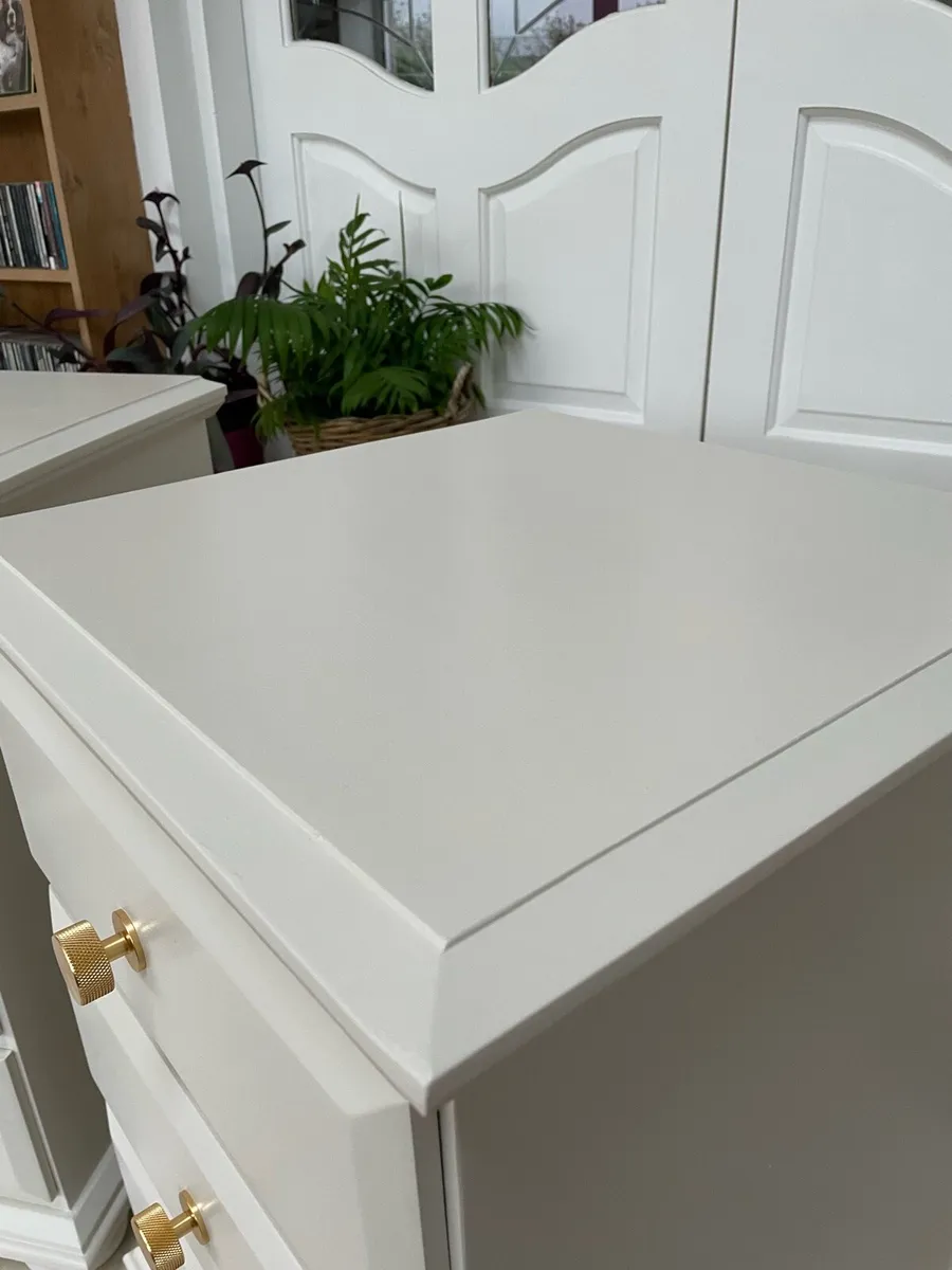 Pair of bedside lockers - Image 3