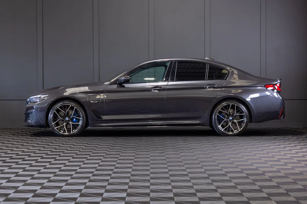 222 BMW 5-Series 530e M-Sport - Image 3