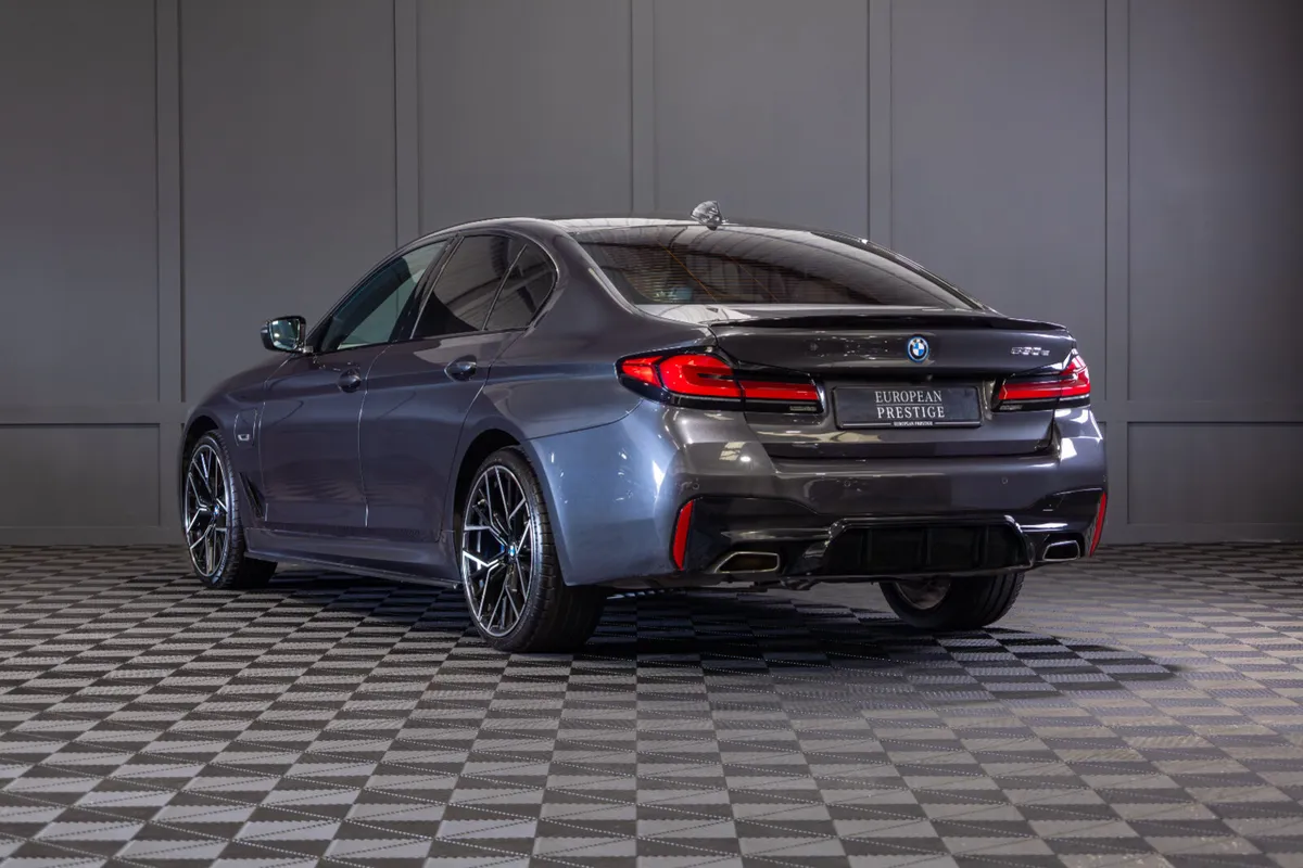 222 BMW 5-Series 530e M-Sport - Image 4