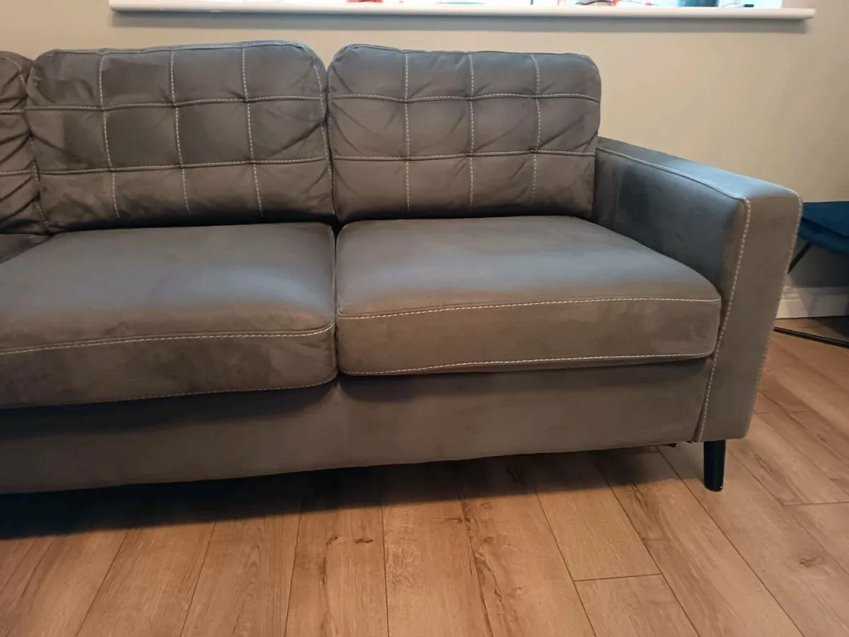 grey L-shaped sofa - Image 3