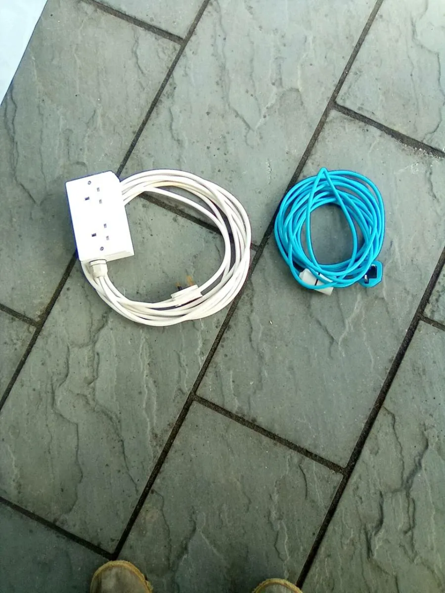 20. FOOT. LEAD.  AND. 16. FOOT. LEAD.  LIGHT - Image 1