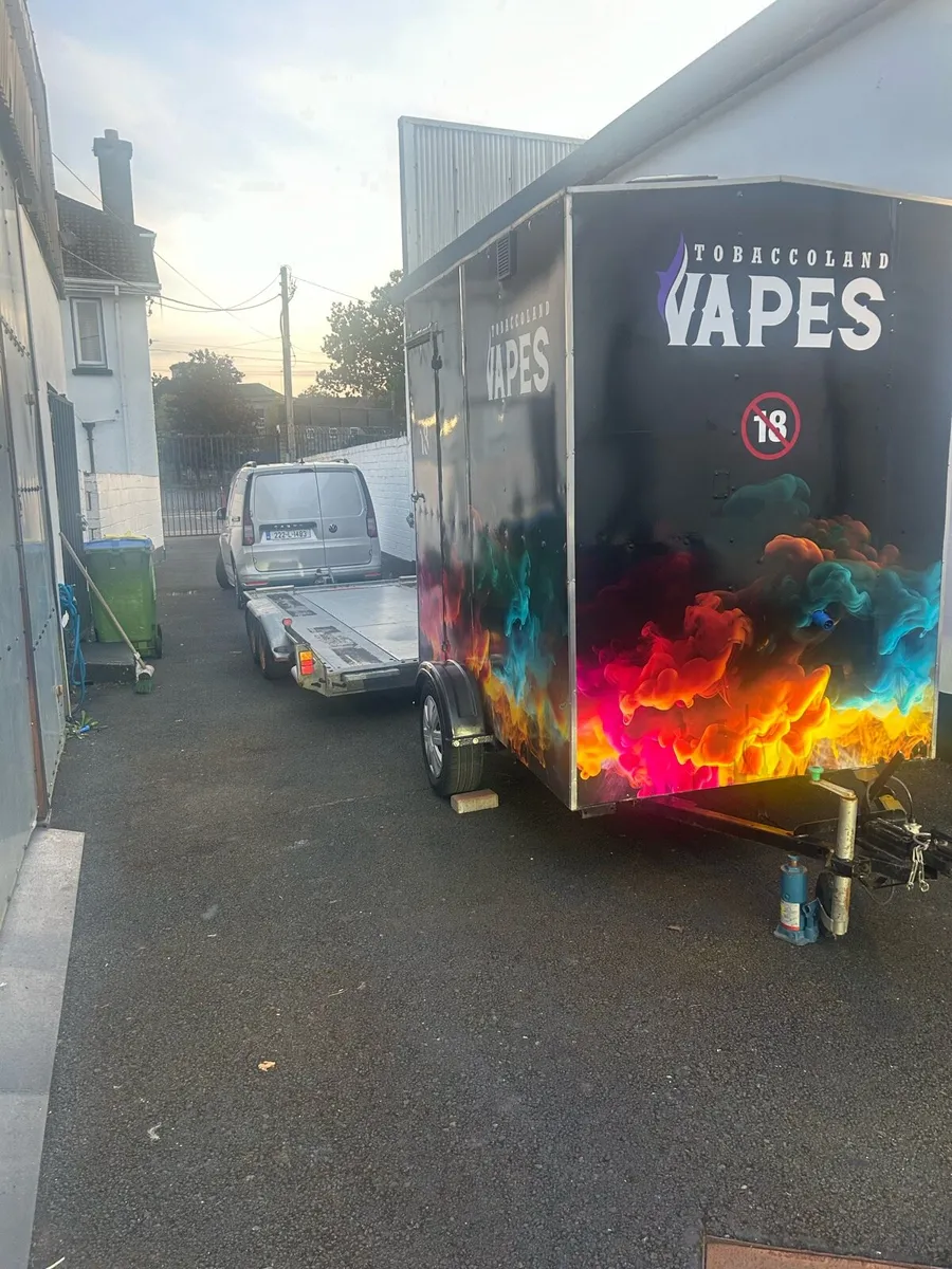 Single axle display trailer with customised wrap - Image 3