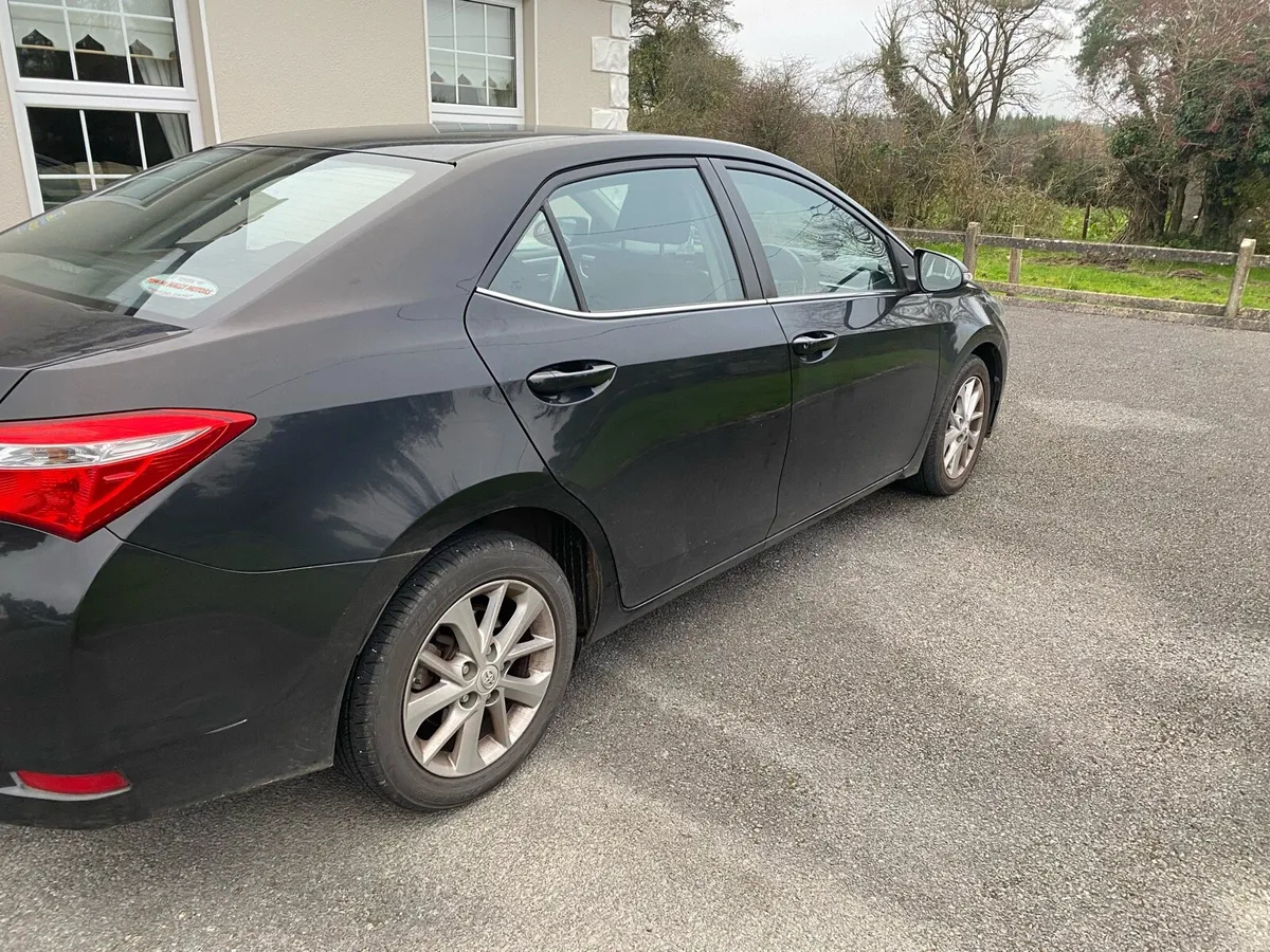 Toyota Corolla - Image 2