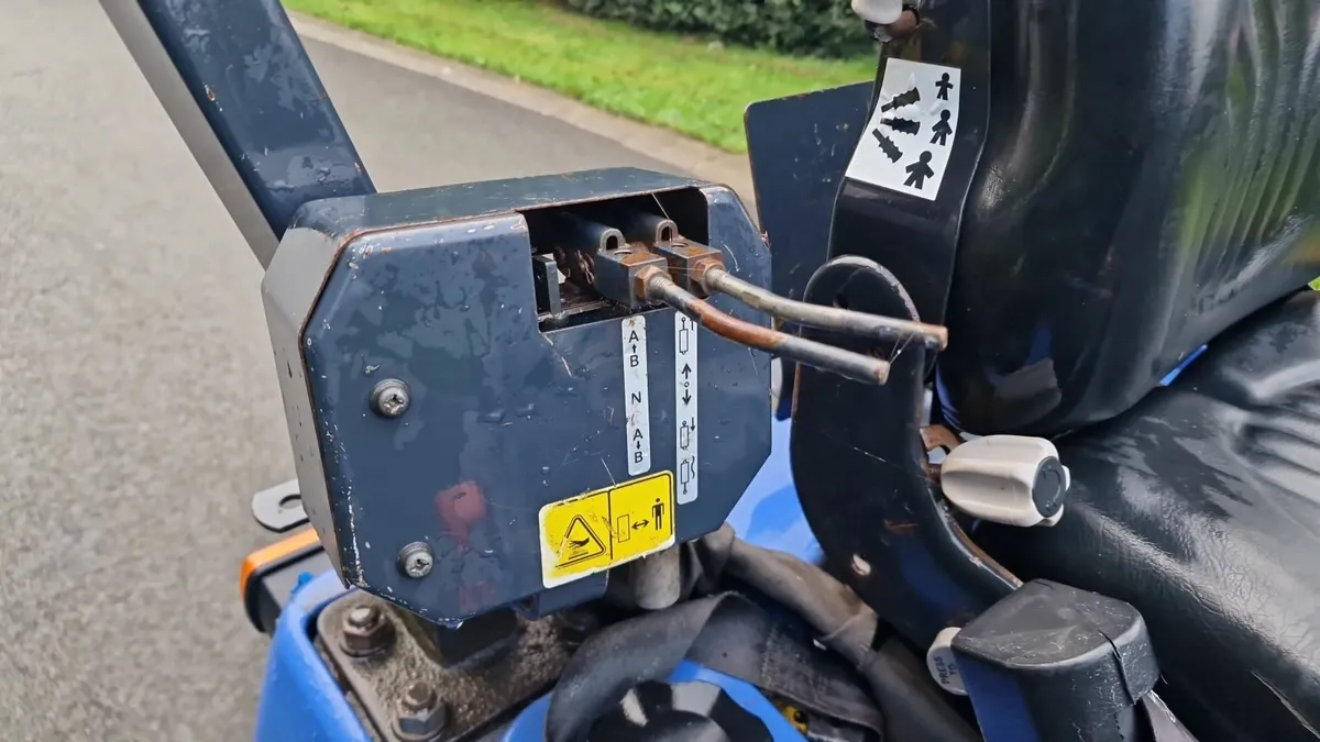 Iseki Ride on Mower Lawnmower - Image 4