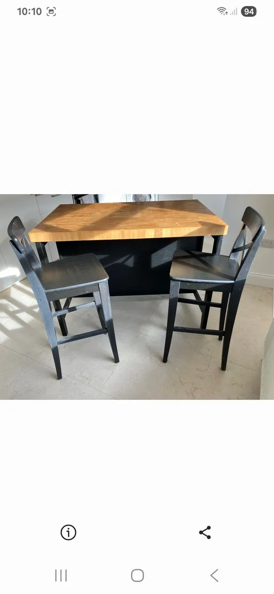 Kitchen island & solid high chairs - Image 1