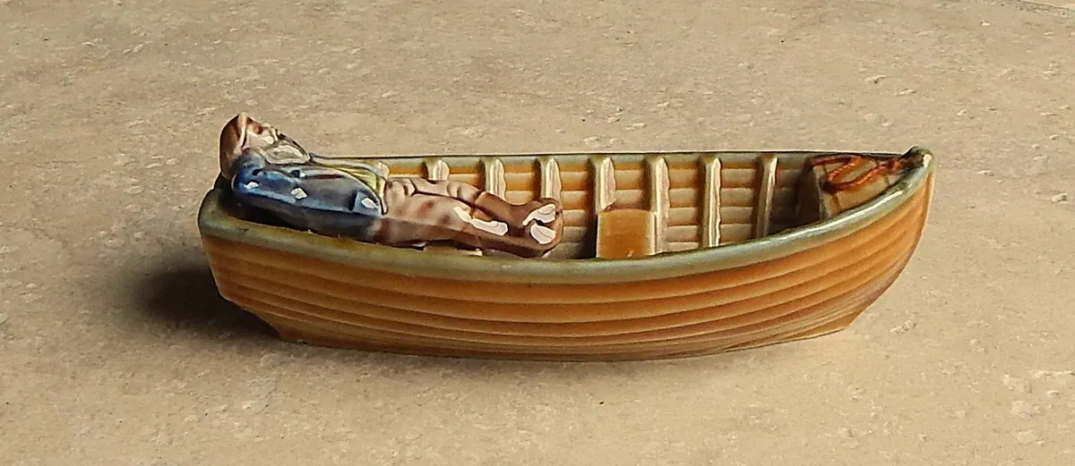 Vintage Wade Porcelain Figurine of Man in a Boat - Image 3