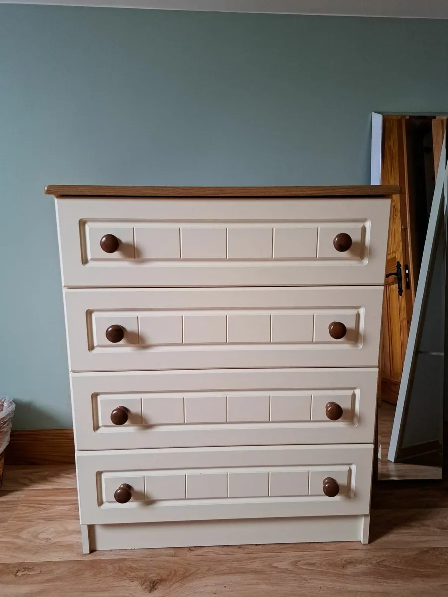 Bed and accessories - Image 2