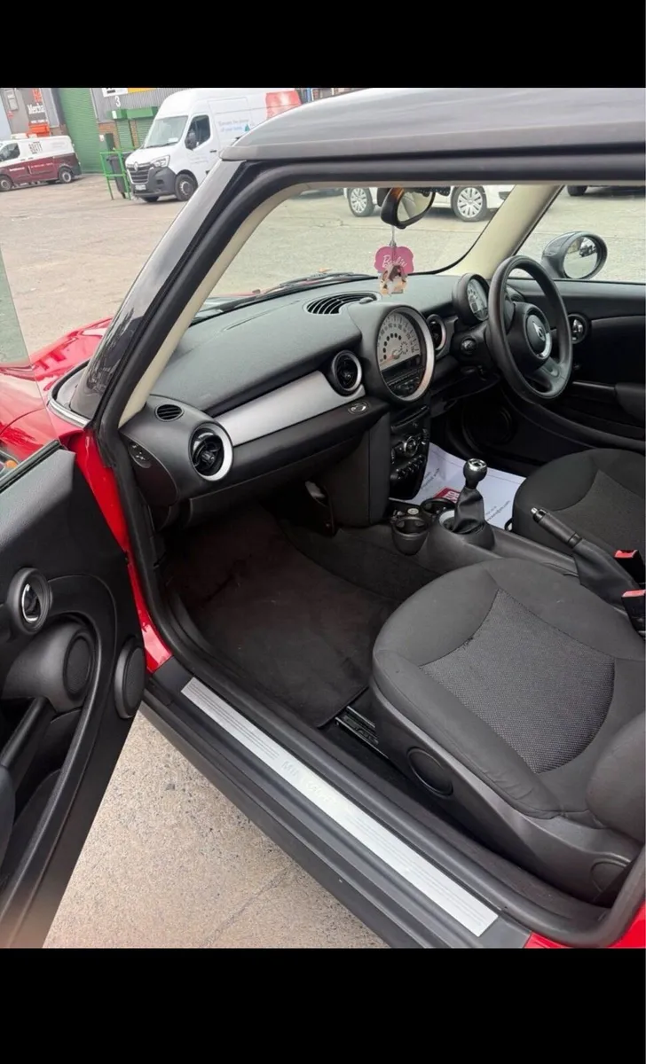 Mini Cooper - Image 3