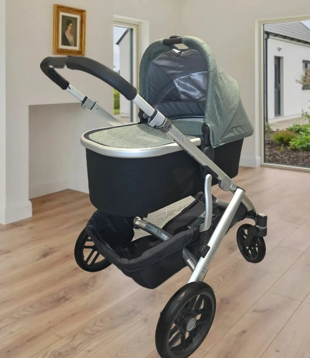 MUST SEE Uppababy Vista car seat, isofix, footmuff - Image 1