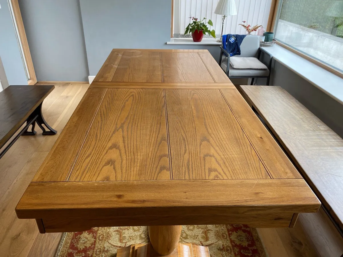 Dining table - Image 1