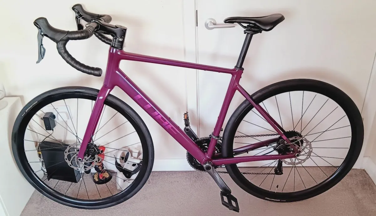 Cube Attain pro Superlite road bike like new - Image 1