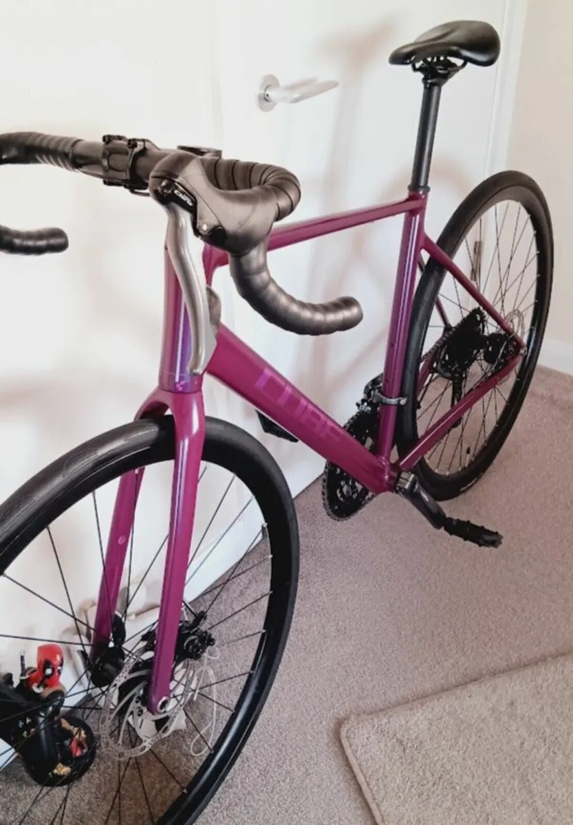 Cube Attain pro Superlite road bike like new - Image 2