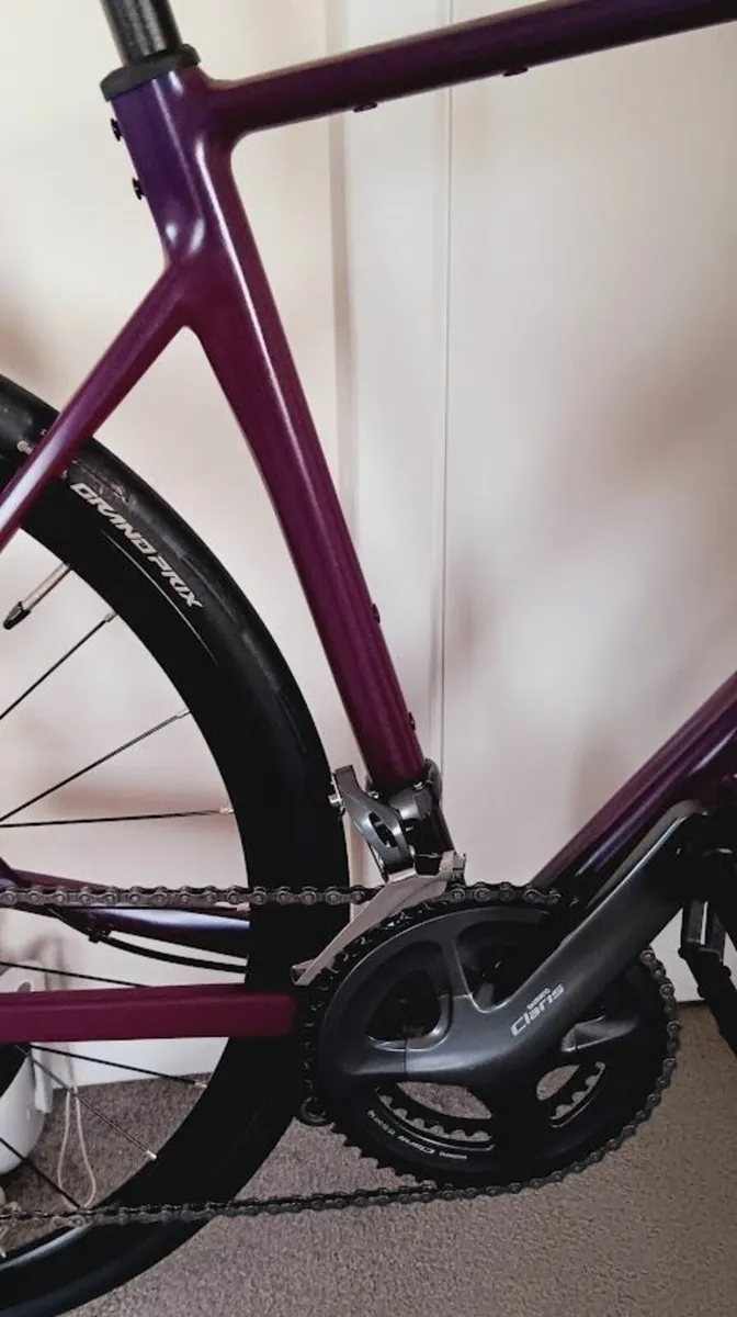 Cube Attain pro Superlite road bike like new - Image 4