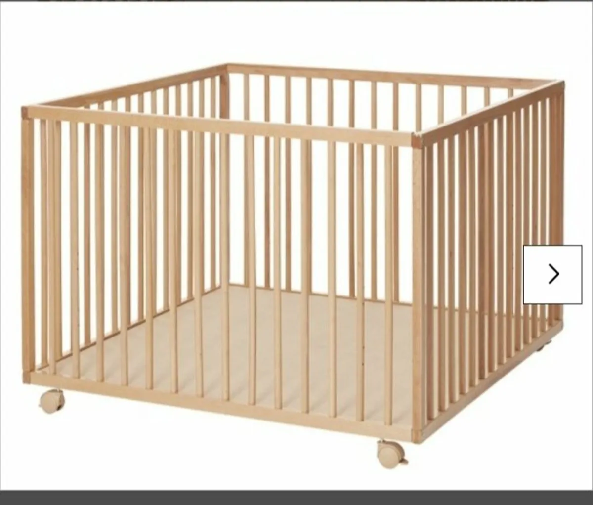 Playpen wooden - Image 1