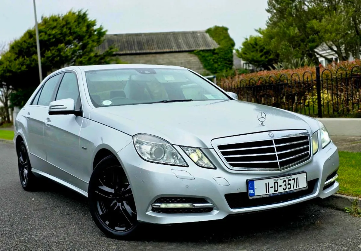 2011 MERCEDES-BENZ AMG SPORT E-CLASS AUTO LOW MILE - Image 1