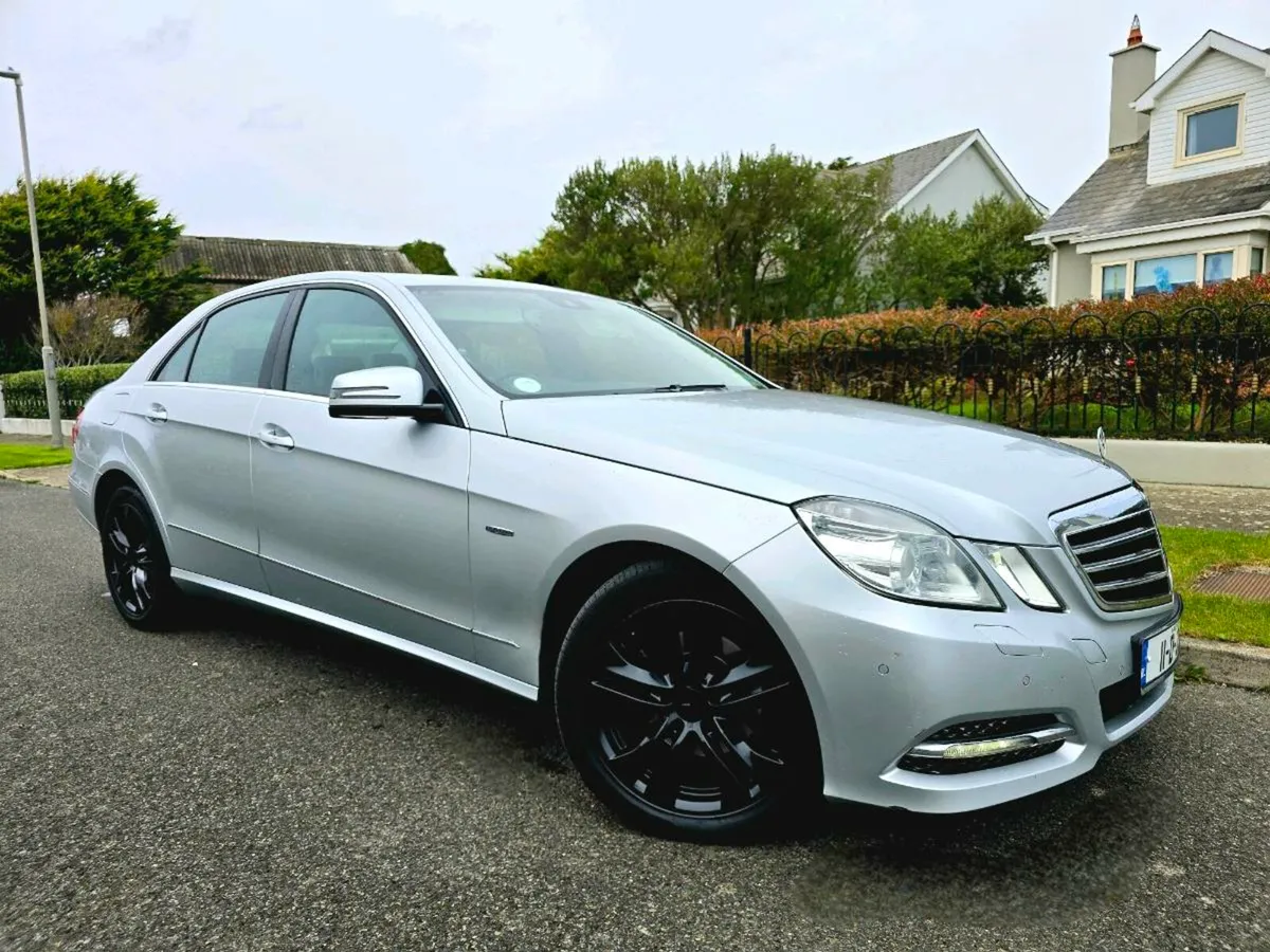 2011 MERCEDES-BENZ AMG SPORT E-CLASS AUTO LOW MILE - Image 2