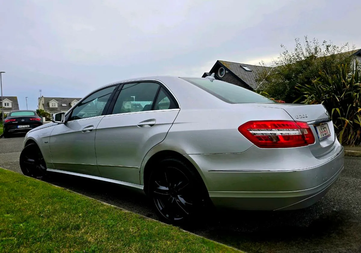 2011 MERCEDES-BENZ AMG SPORT E-CLASS AUTO LOW MILE - Image 3