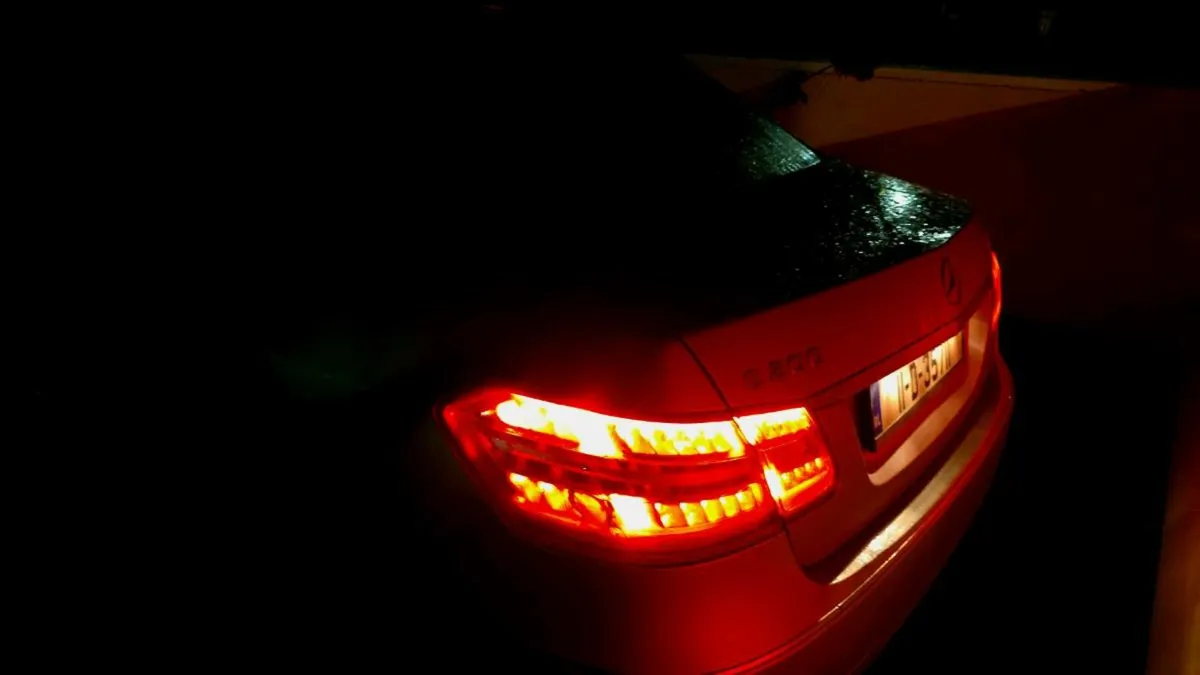 2011 MERCEDES-BENZ AMG SPORT E-CLASS AUTO LOW MILE - Image 4