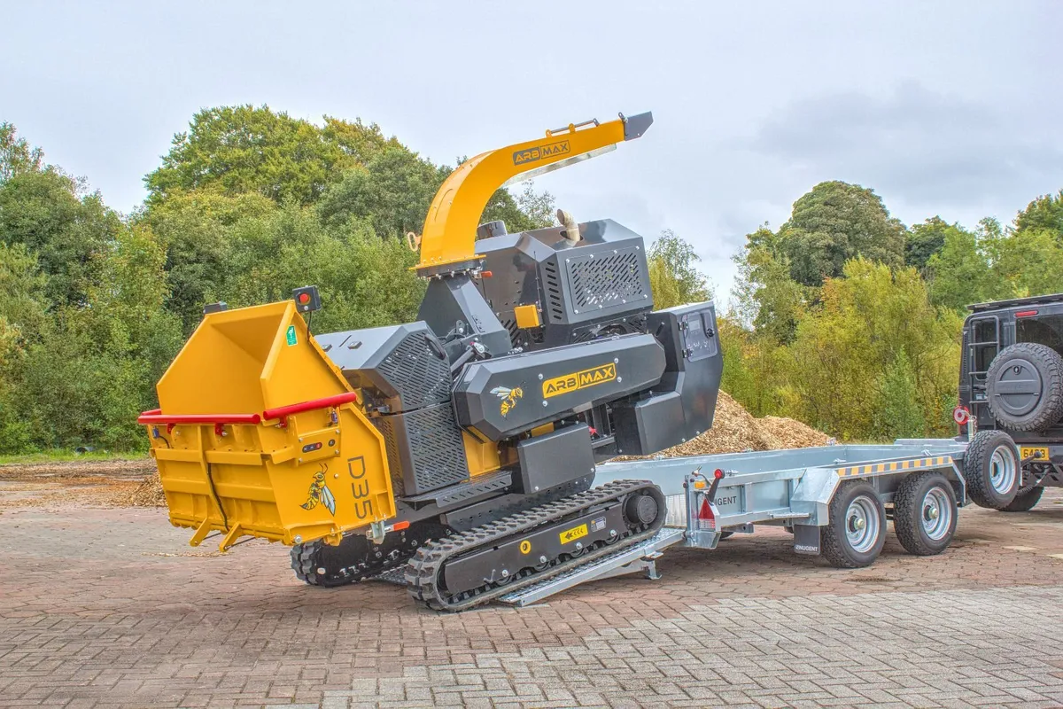ARBMAX D35 13-Inch Tracked Towable Wood Chipper - Image 2