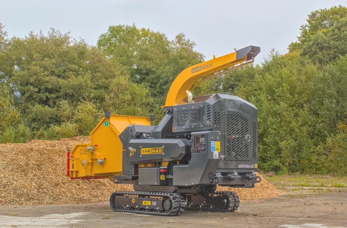 ARBMAX D35 13-Inch Tracked Towable Wood Chipper - Image 3