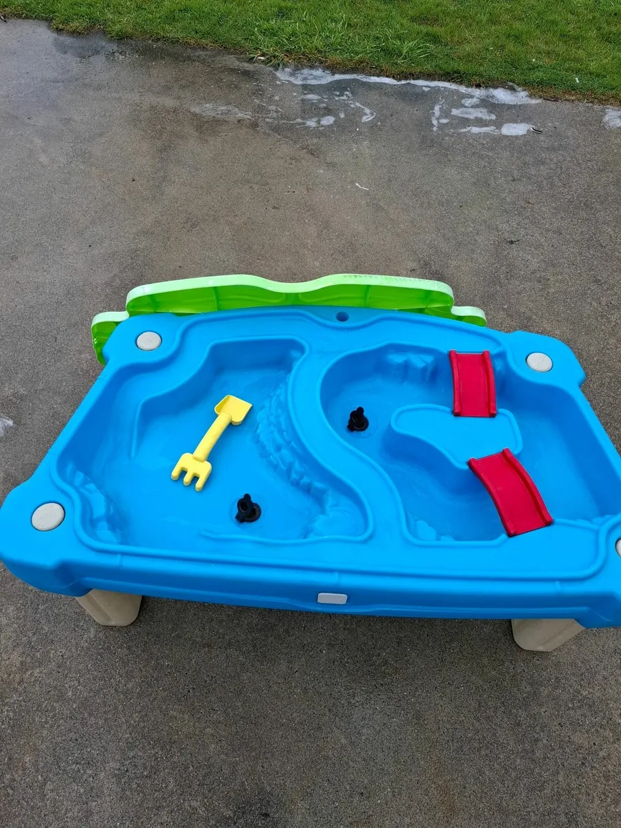 Sand and Water Table - Image 1