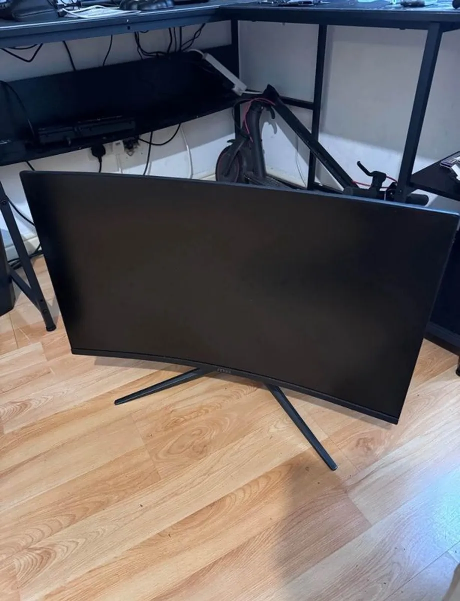 Gaming Monitor MSI curve 32 inch - Image 1