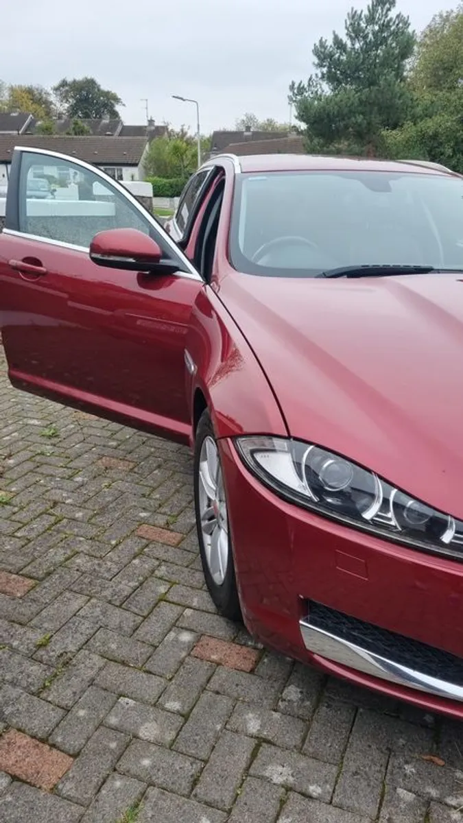 2014 Jaguar Xf - Image 1