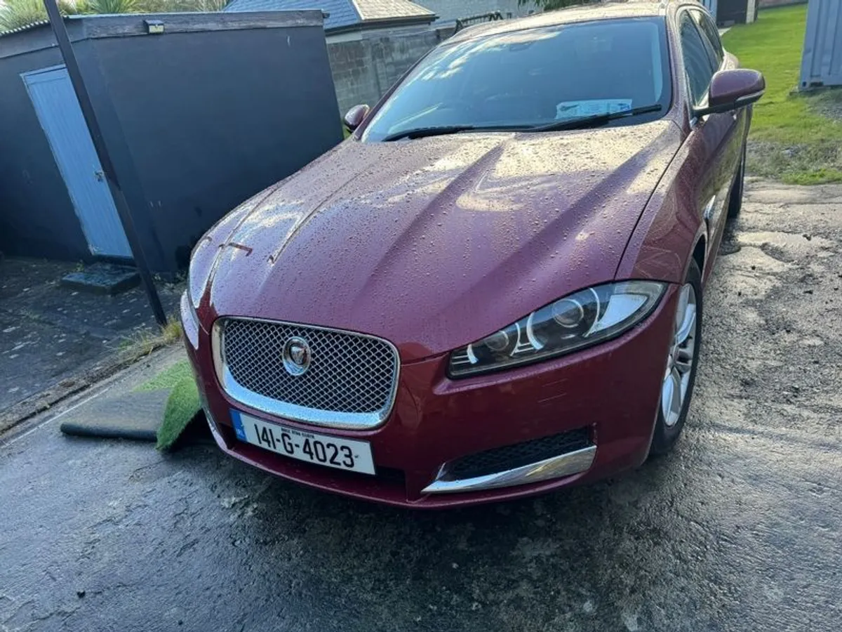 2014 Jaguar Xf - Image 2