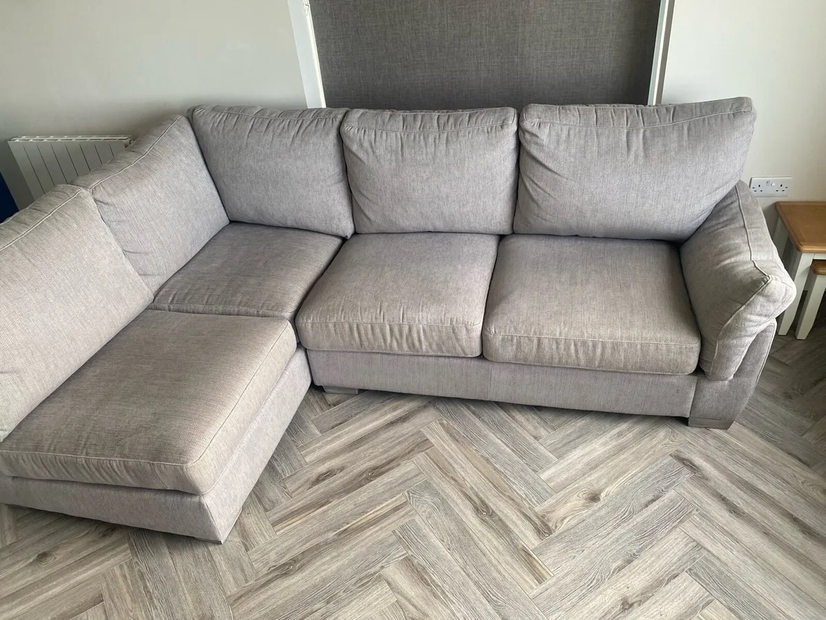 L shaped couch - Image 1
