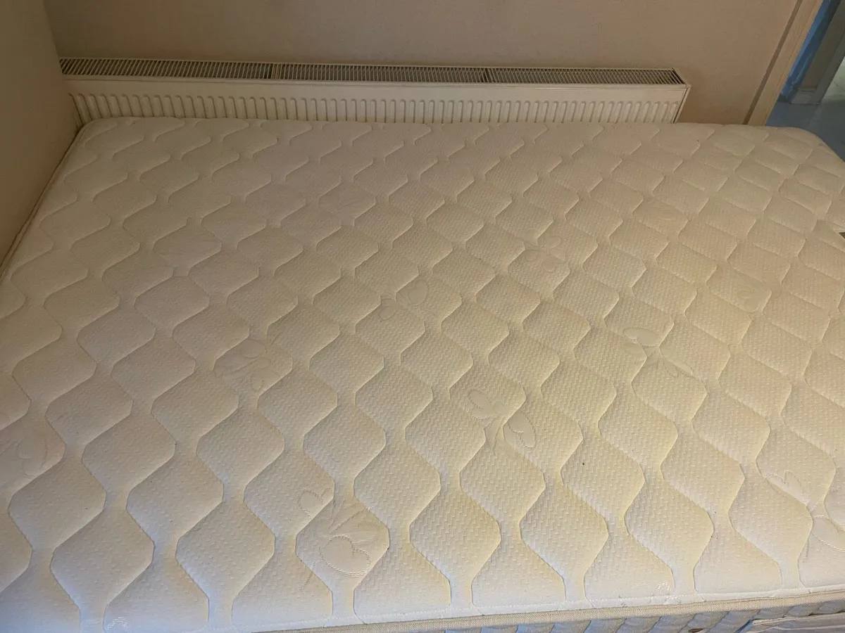 4ft Bed with base and headboard - Image 4