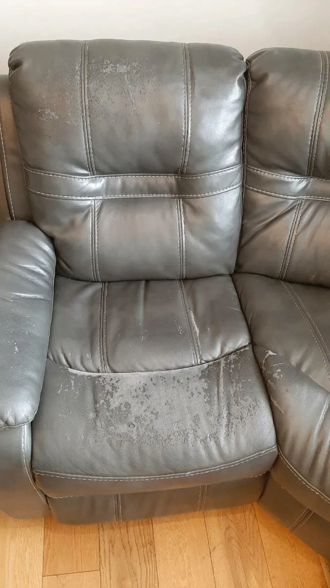 Recliner couch - Image 2